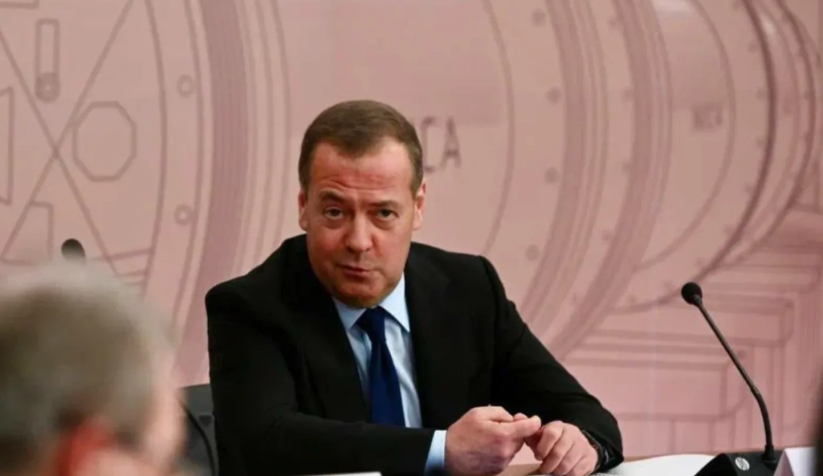 Дмитрий Медведев. Обложка © Life.ru