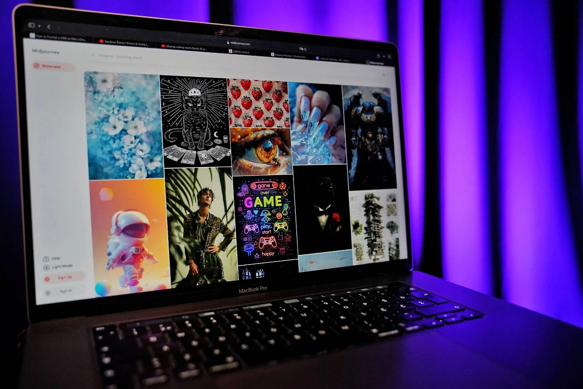 Midjourney создаёт изображения на любой вкус — от мультиков до постеров. Фото © Shutterstock / FOTODOM / DIA TV