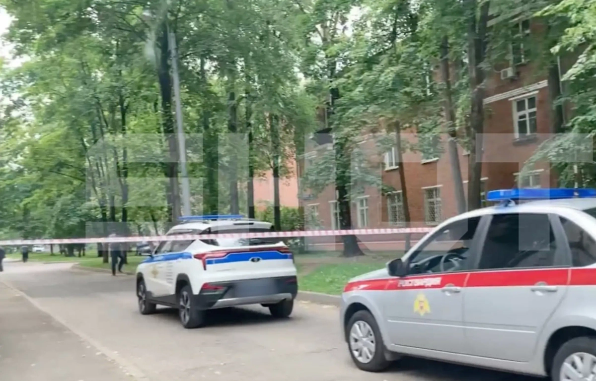 Подозрительный предмет в Кунцево нашли под колесом Kia Optima. Фото © Telegram / SHOT