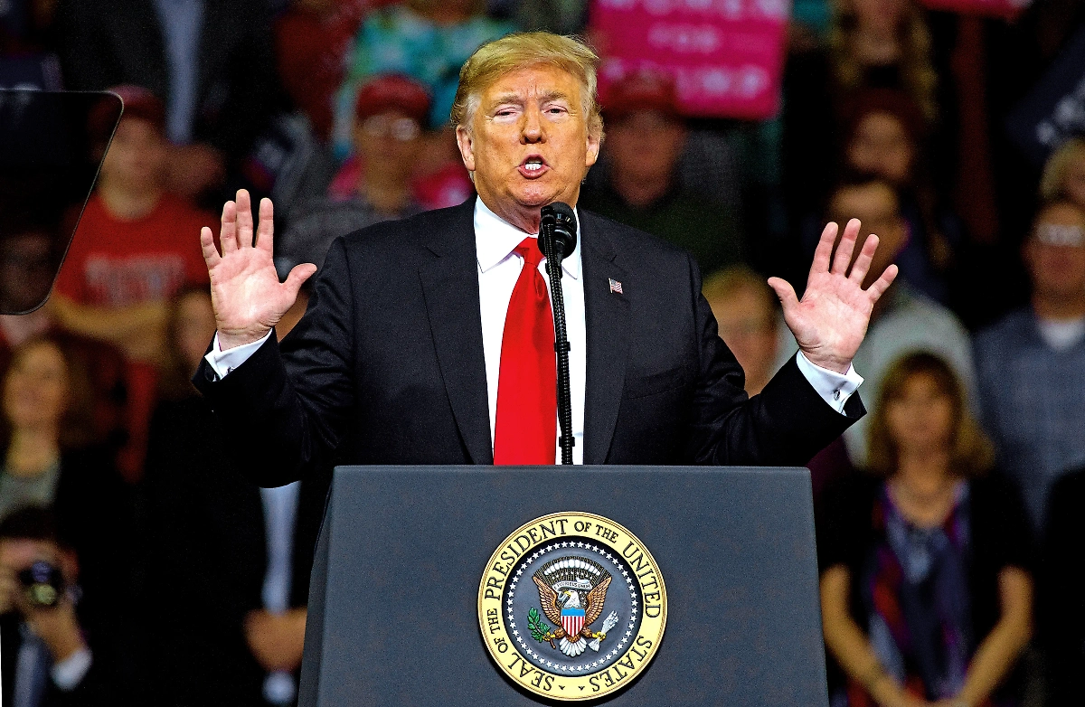 Дональд Трамп. Обложка © Shutterstock / FOTODOM / mark reinstein