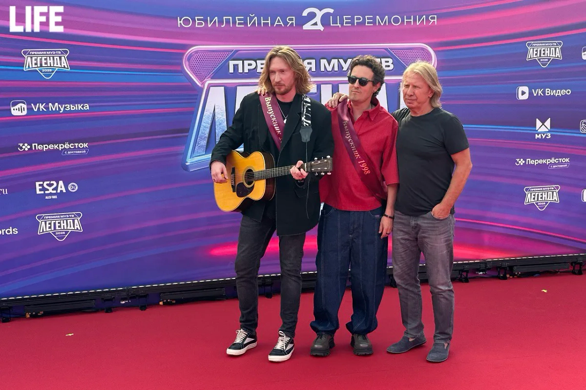 Виктор Дробыш с Певцом Ivan и актёром Стасом Ярушиным. Фото © Life.ru