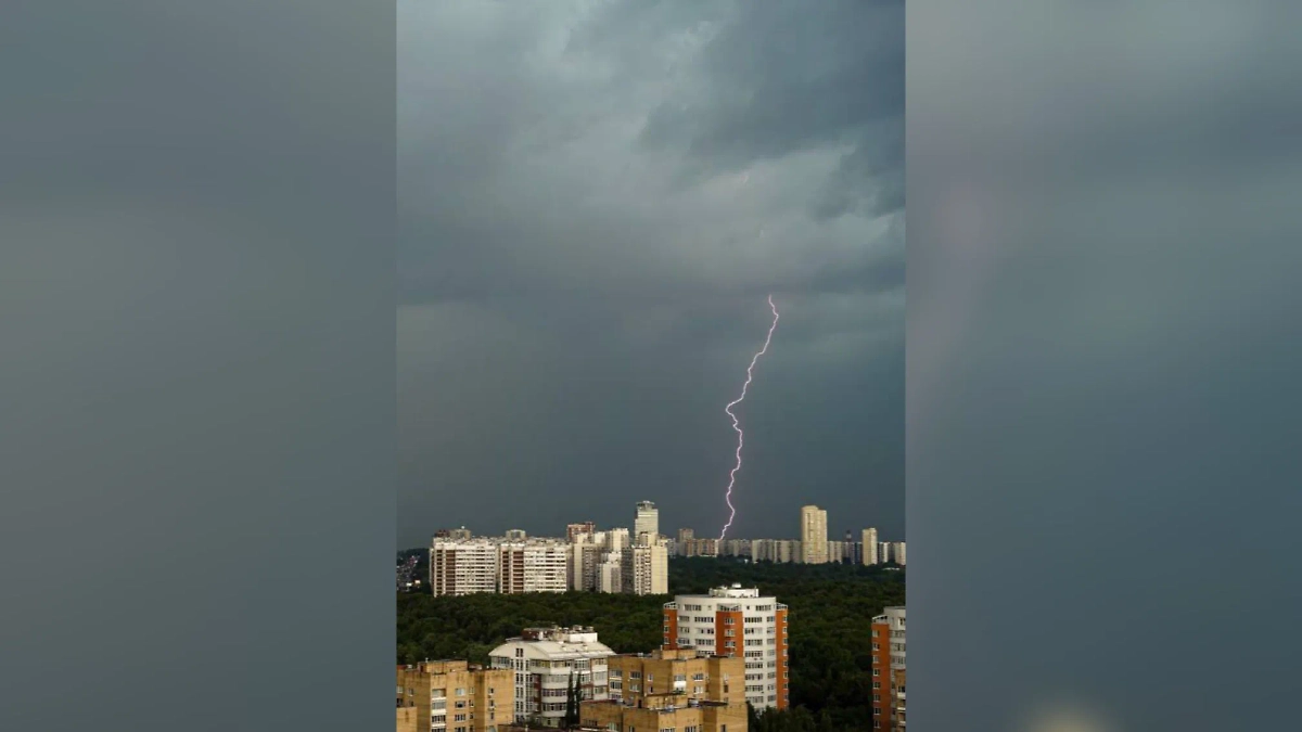 Гроза в Москве. Обложка © Telegram / Твоя Москва