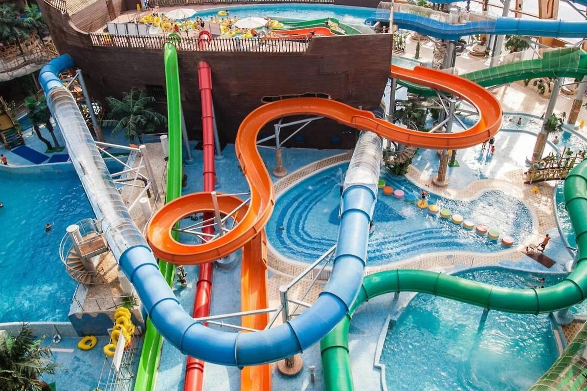 Обложка © VK / Аквапарк Питерлэнд