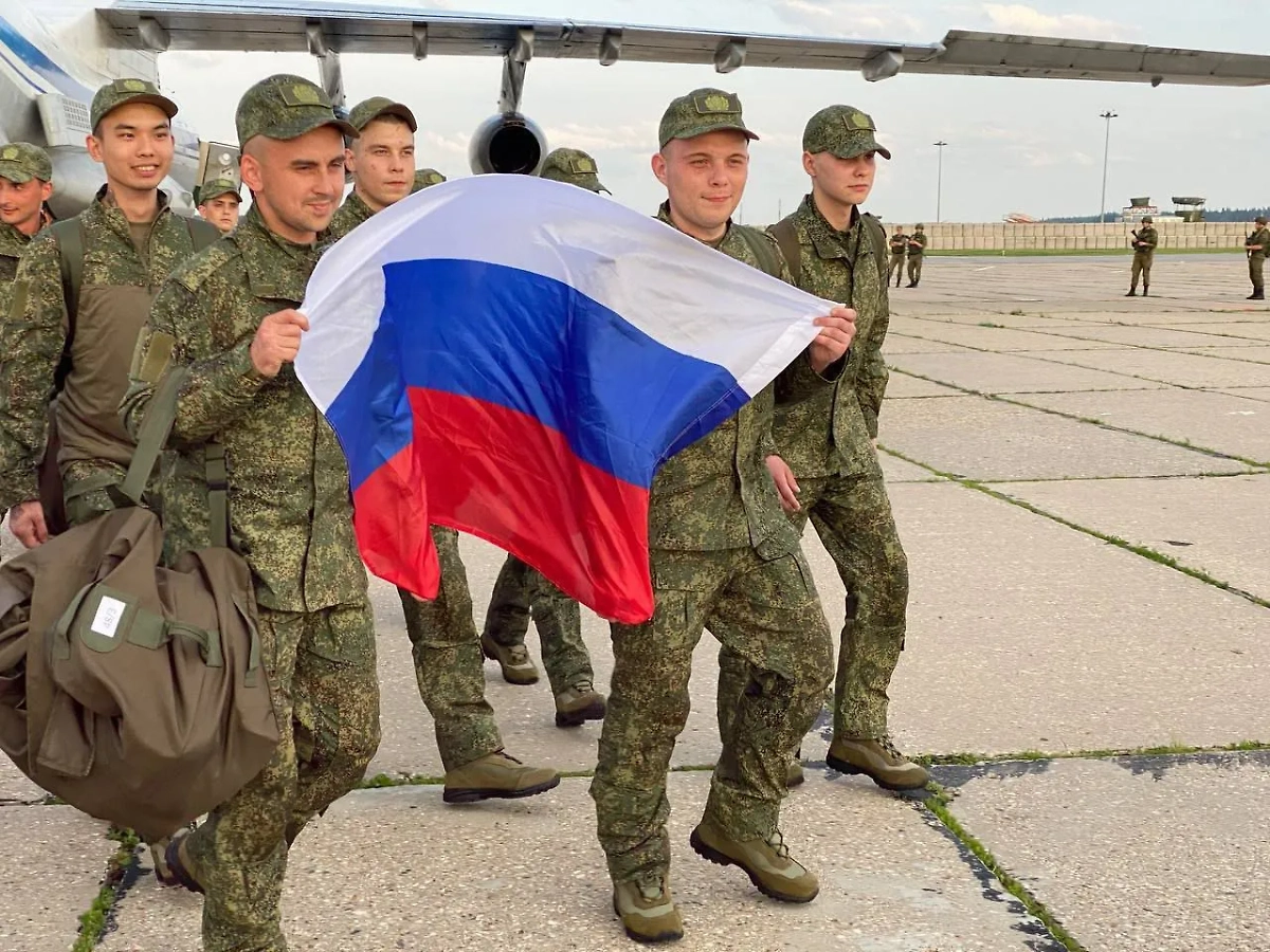 Освобождённые российские военнослужащие. Фото © Telegram / Владимир Мединский