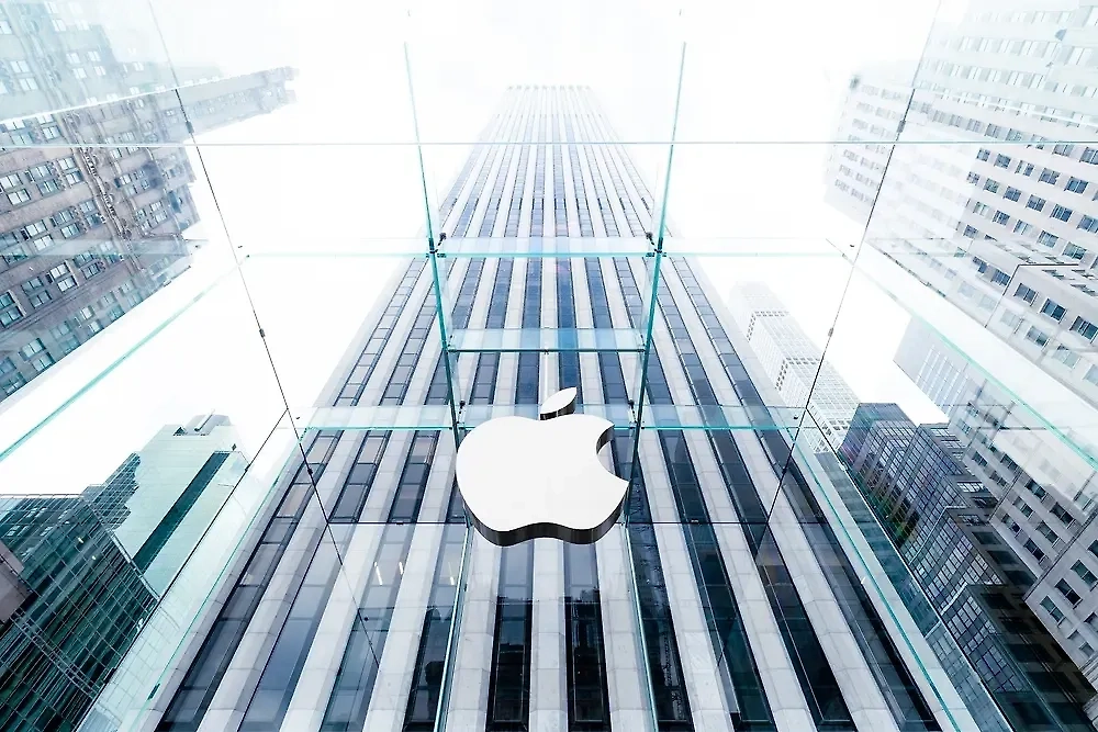 Apple. Обложка © Shutterstock / FOTODOM / canadastock 