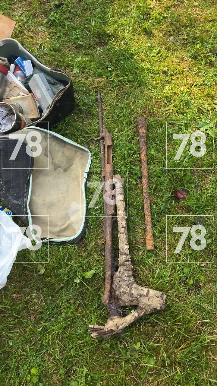 Оружейный схрон времён ВОВ. Фото © Telegram / 78.ru