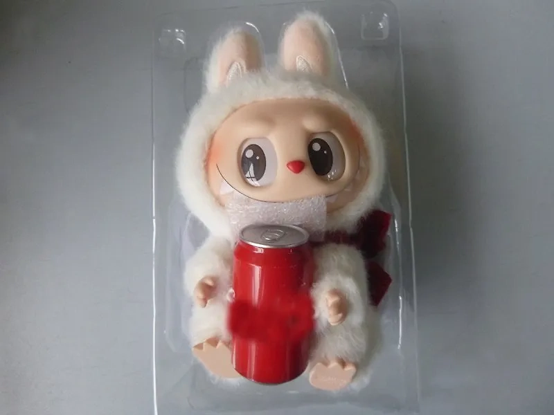 Таможенники нашли у россиянина, прибывшего из Пекина, 282 упаковки с трендовыми игрушками «Лабубу». Фото © ФТС России