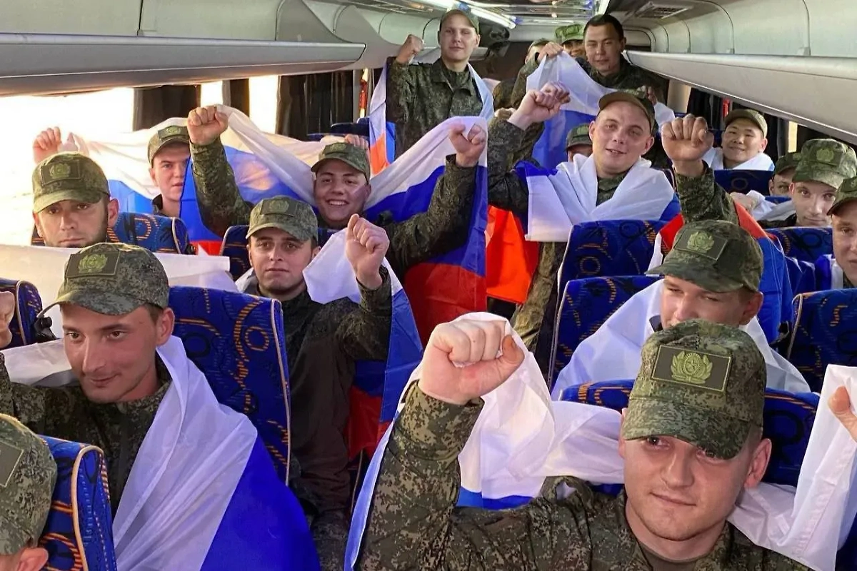 Освобождённые российские военнослужащие. Обложка © Telegram / Владимир Мединский