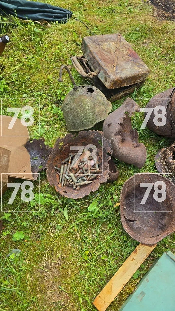 Оружейный схрон времён ВОВ. Фото © Telegram / 78.ru