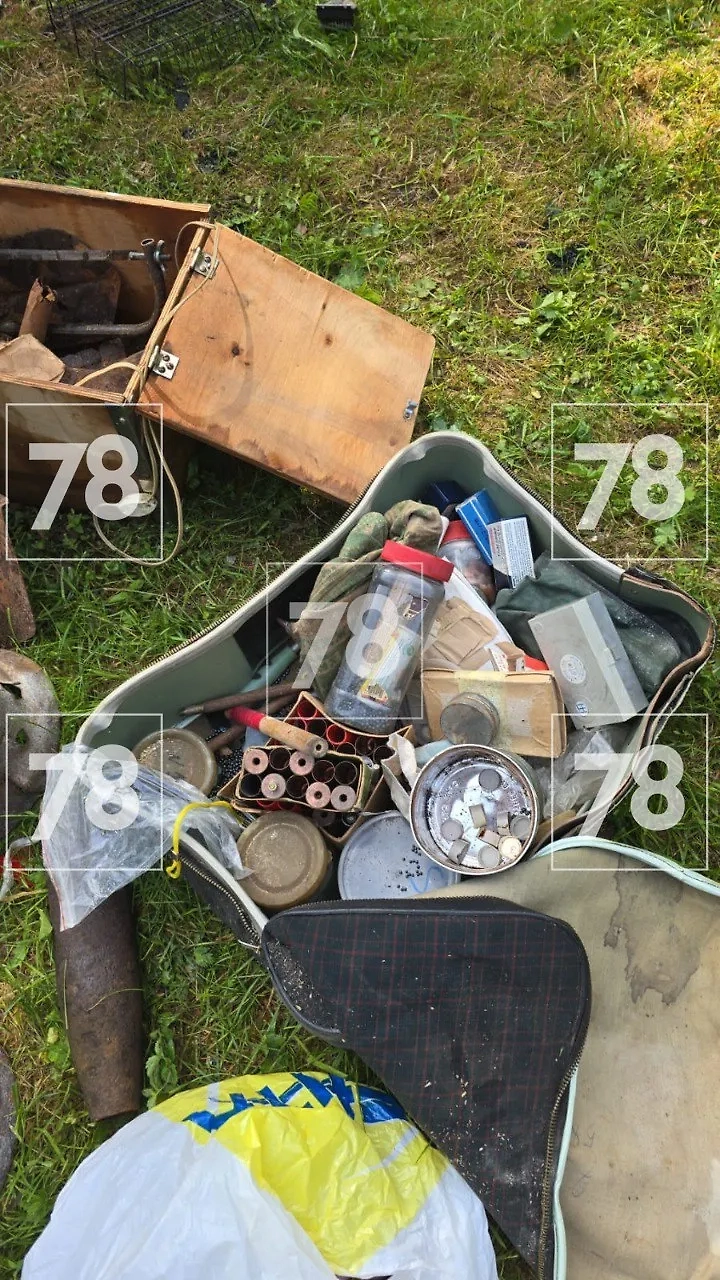 Оружейный схрон времён ВОВ. Фото © Telegram / 78.ru