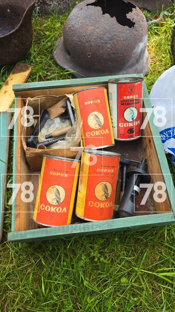 Оружейный схрон времён ВОВ. Фото © Telegram / 78.ru