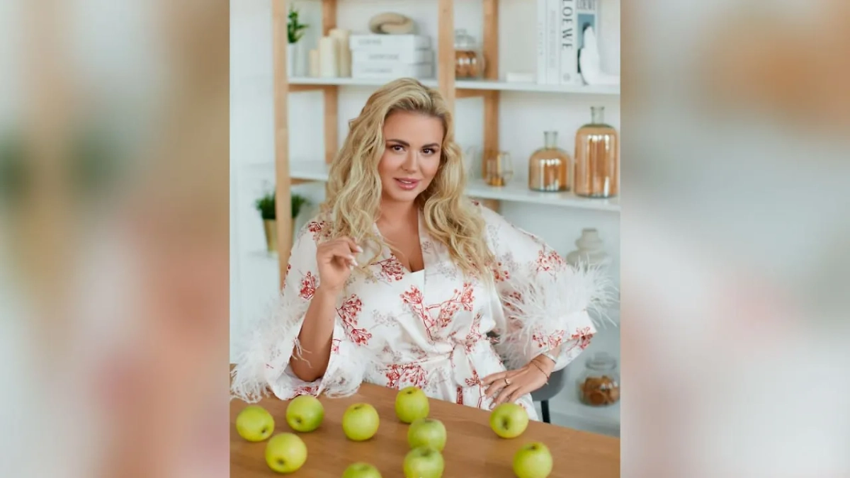 Анна Семенович. Фото © Instagram (признан экстремистской организацией и запрещён на территории Российской Федерации) / ann_semenovich 