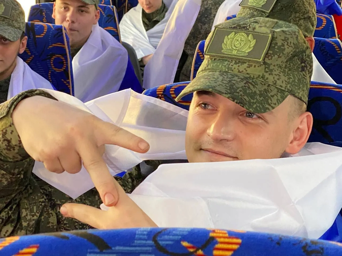 Освобождённые российские военнослужащие. Фото © Telegram / Владимир Мединский