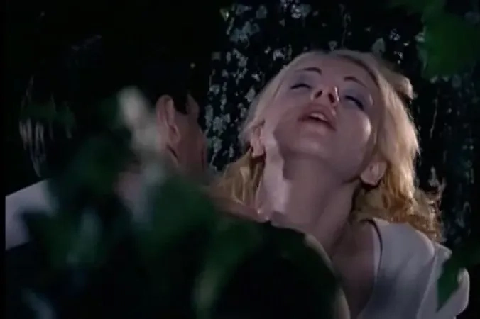 Вы когда-нибудь хотели увидеть советский фильм, но снятый в нулевых в виде сериала? Посмотрите «Таёжный роман». Фото © Фильм «Таёжный роман», режиссёр Александр Митта, сценарист Зоя Дзюбло и др. / Kinopoisk