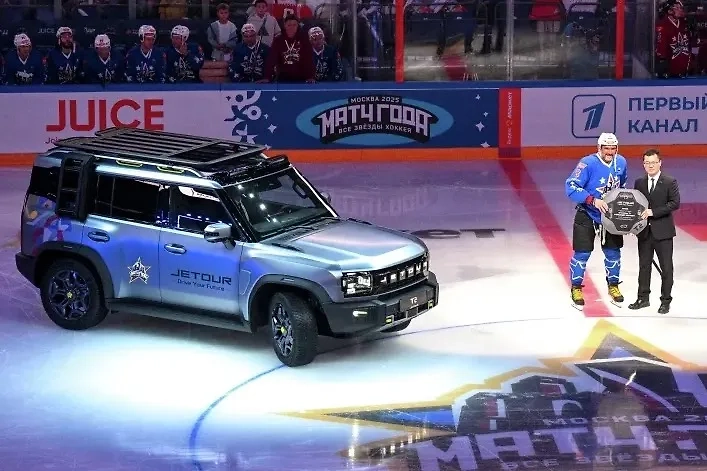Александру Овечкину подарили автомобиль. Обложка © РИА Новости / Алексей Филиппов