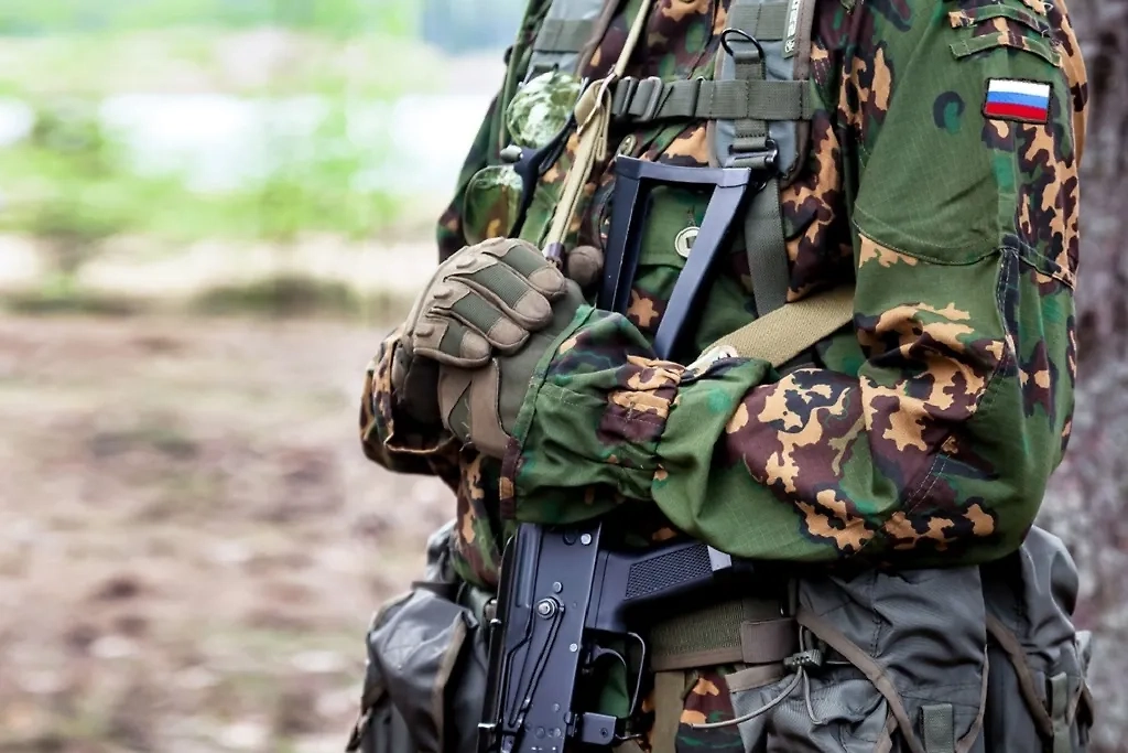 Военнослужащий. Обложка © Shutterstock / FOTODOM / Alex Vog