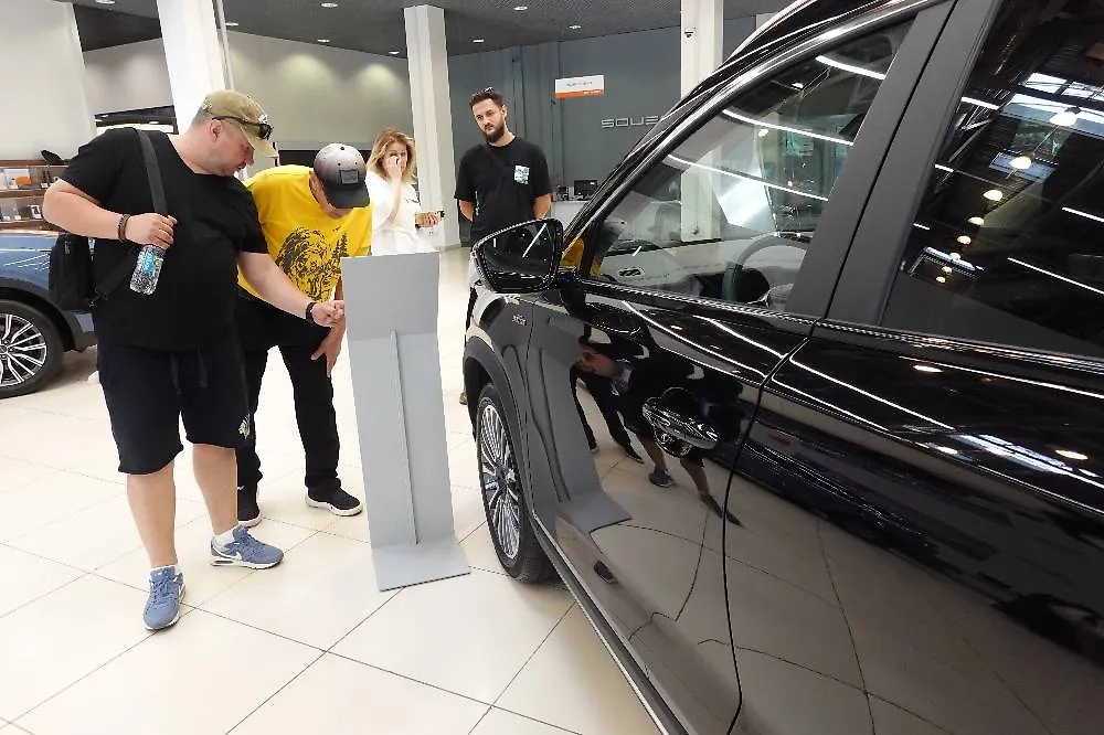 Размер пошлины за регистрацию автомобиля вырастет. Фото © ТАСС / Александр Артёменков