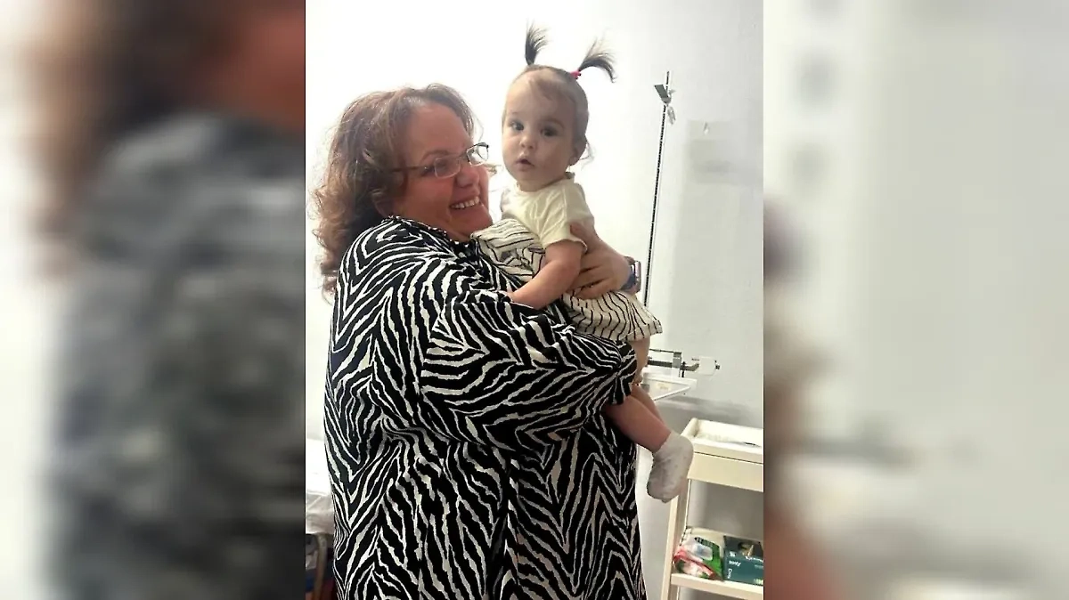 Маленькая Николь с приёмной мамой Марией Марковой. Обложка © Telegram/ Воробьёв LIVE