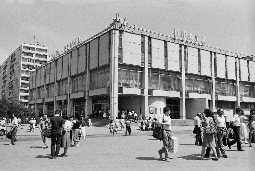 Чехословакия появилась в Москве под именами «Власта» и «Прага». Это были популярные универмаги. Фото © ТАСС / Кавашкин