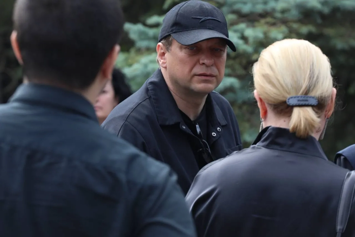 Актёр Анатолий Кот приехал проститься с режиссёром Юрием Морозом. Фото © Life.ru