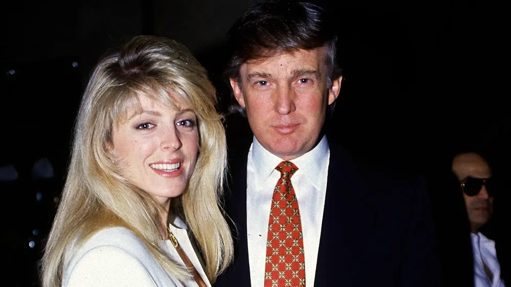 Ивана и Дональд Трамп поженились в церкви. Но бракоразводный процесс происходил сугубо в гражданской плоскости. Это даёт основания для спекуляций. Фото © ТАСС / АР / Ron Wolfson / Rock Negatives / MediaPunch 