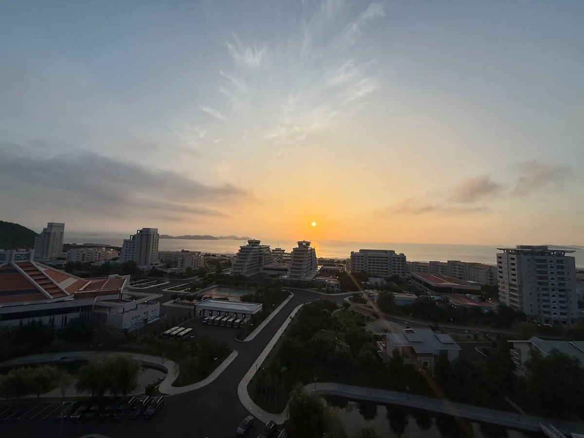 Вид на город-курорт в КНДР. Обложка © Telegram / Мария Захарова