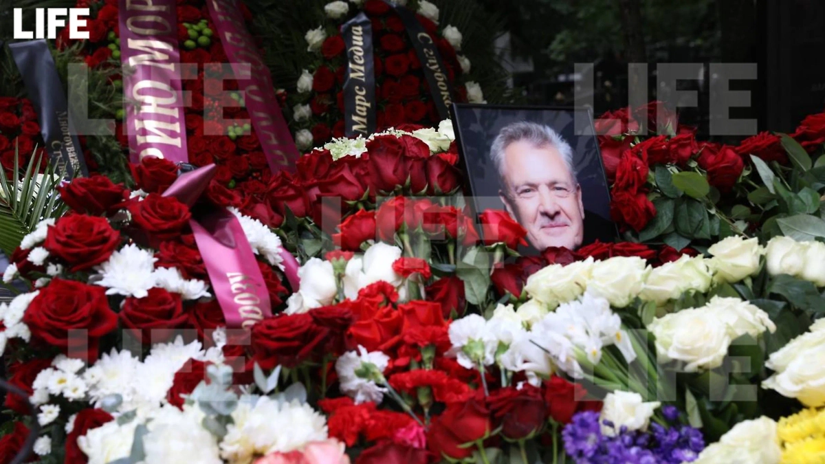 Могила режиссёра Юрия Мороза. Фото © Life.ru