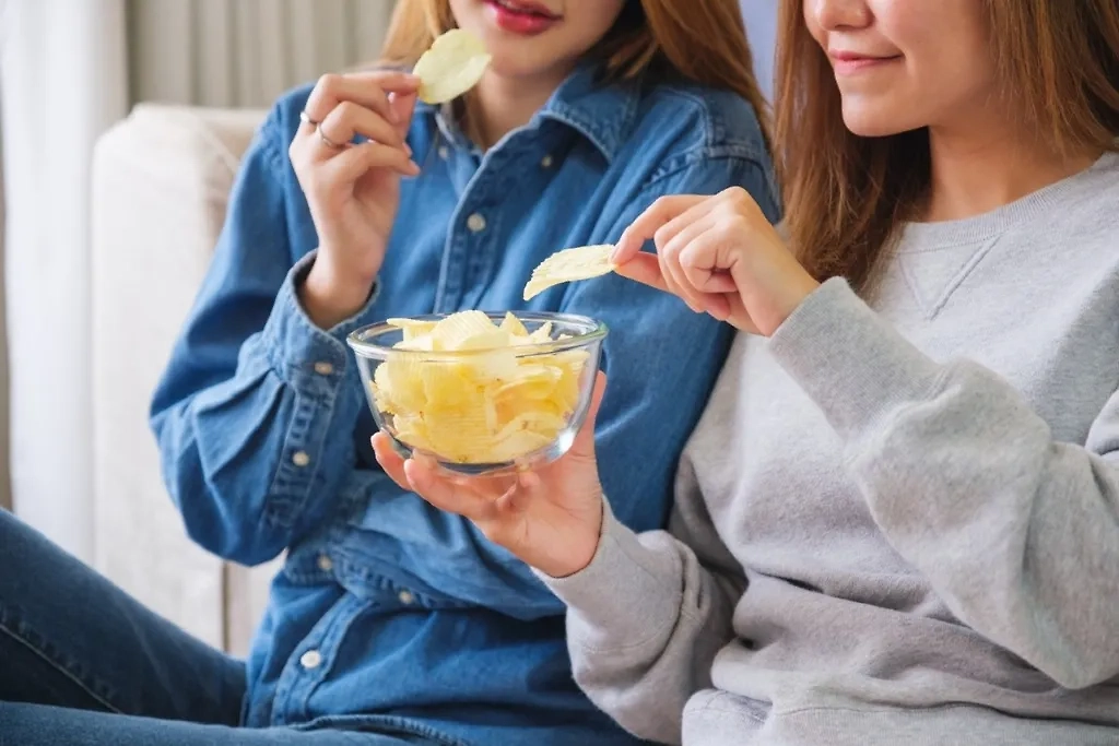 Чипсы входят в число продуктов в высоким содержанием транжиров. Обложка © Shutterstock / FOTODOM / Farknot Architect