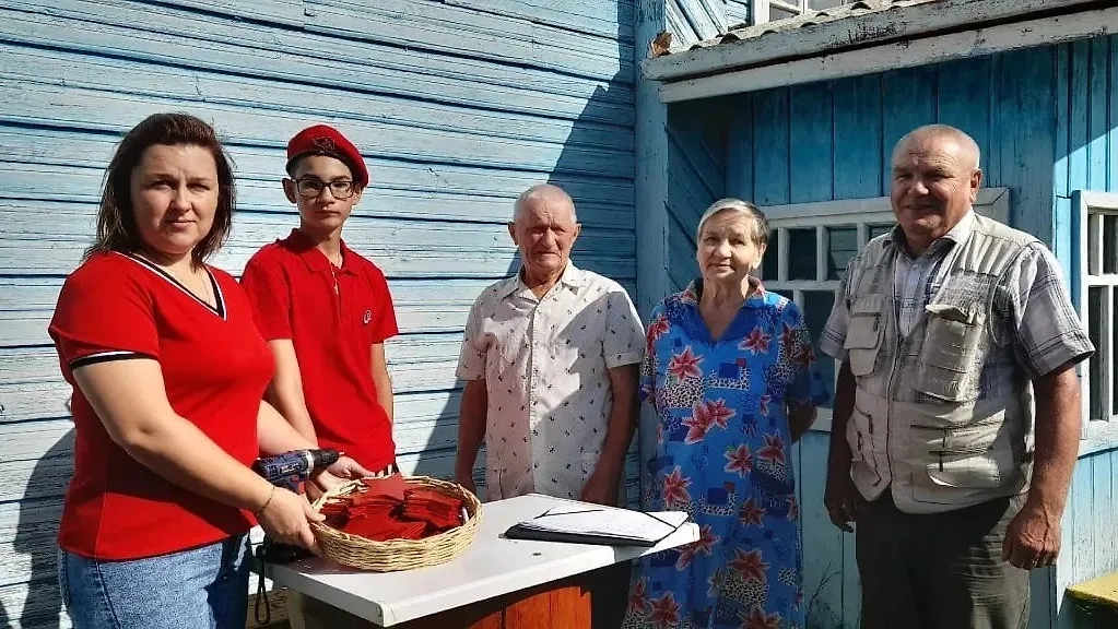 Возродили традицию вешать на дома красные звёзды в 2023 году, в преддверии Дня Победы. Фото © Личный архив Екатерины Загоскиной