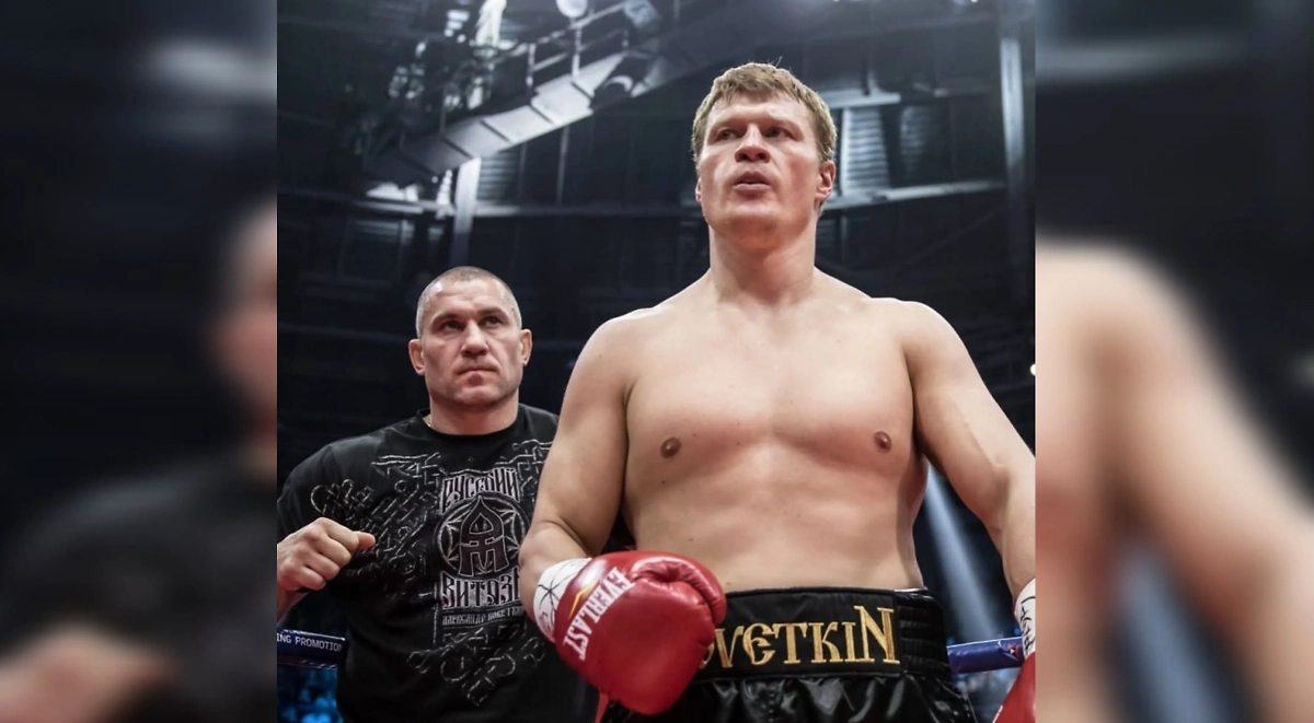 Поветкин вместе со своим тренером. Обложка © VK / Мир бокса