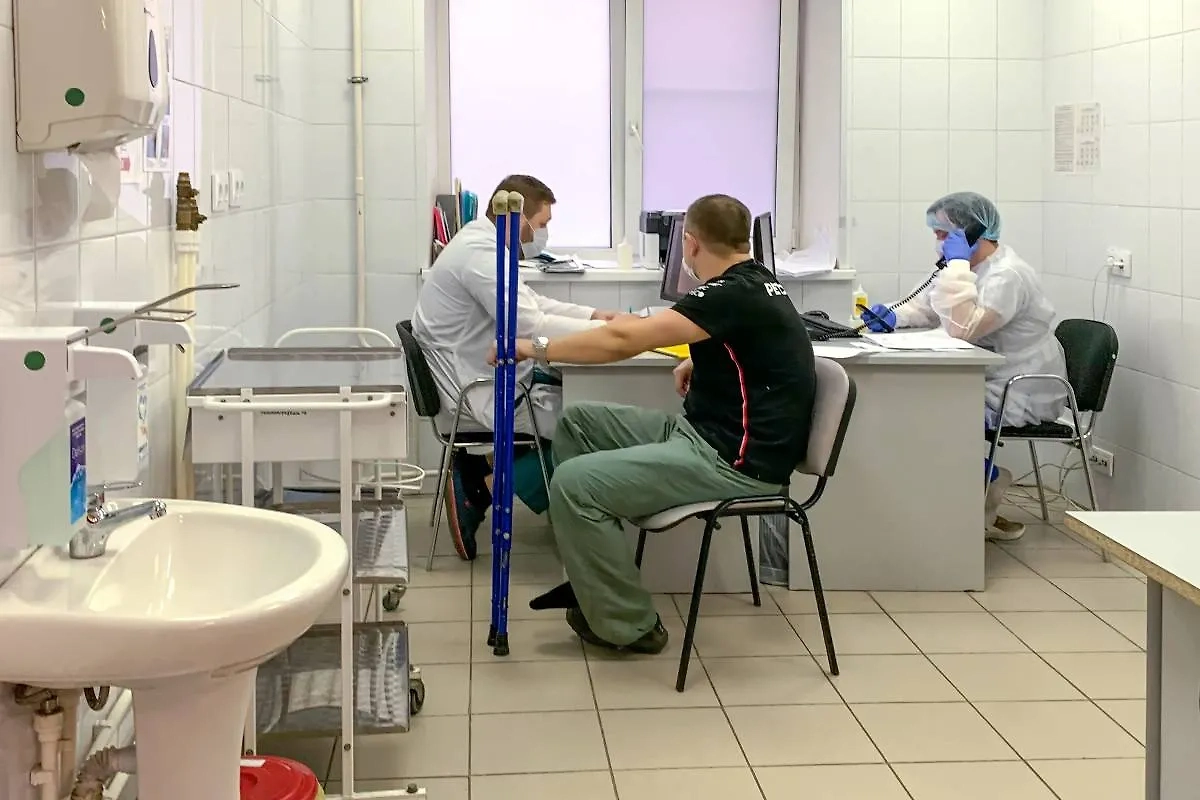 Размер пособия по больничному в 2025 году вырастет. Фото © Shutterstock / FOTODOM / Luiza Kamalova