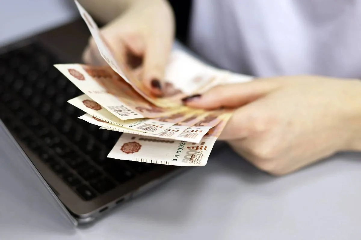 В 2025 году власти должны бороться с долгами по зарплате. Фото © Shutterstock / FOTODOM / Oleg Elkov