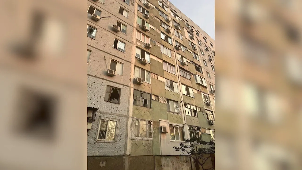 ВСУ ударили по Энергодару — ранена женщина, повреждены дома. Обложка © Telegram / Пухов LIVE