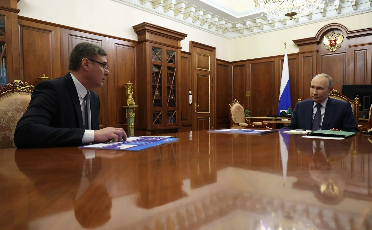 Александр Авдеев и Владимир Путин. Обложка © kremlin.ru