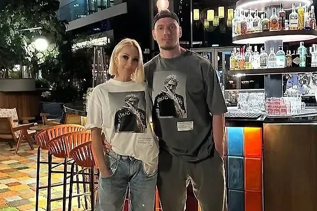 Лера Кудрявцева вместе с мужем. Обложка © Instagram (признан экстремистской организацией и запрещён на территории Российской Федерации) / @leratv