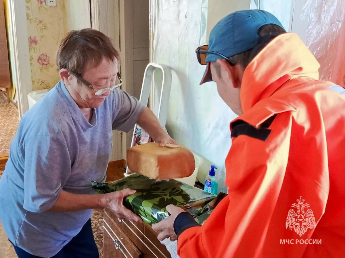 МЧС России работает в Якутии. Обложка © Пресс-служба МЧС России