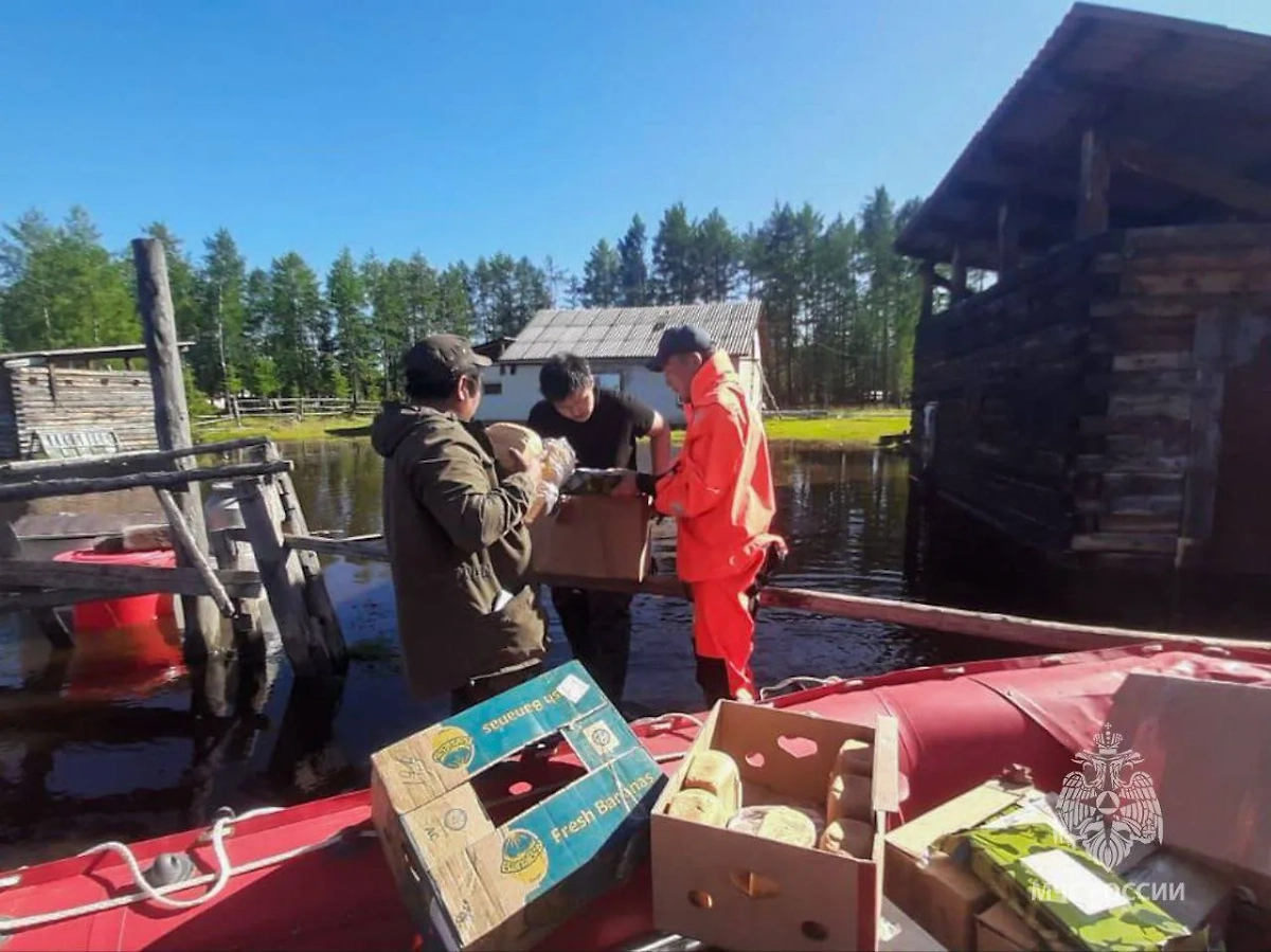 МЧС России работает в Якутии. Обложка © Пресс-служба МЧС России