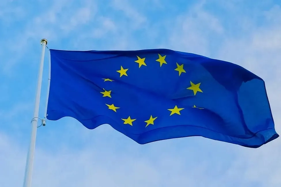 Обложка © Shutterstock / FOTODOM / Sergo Jaxua