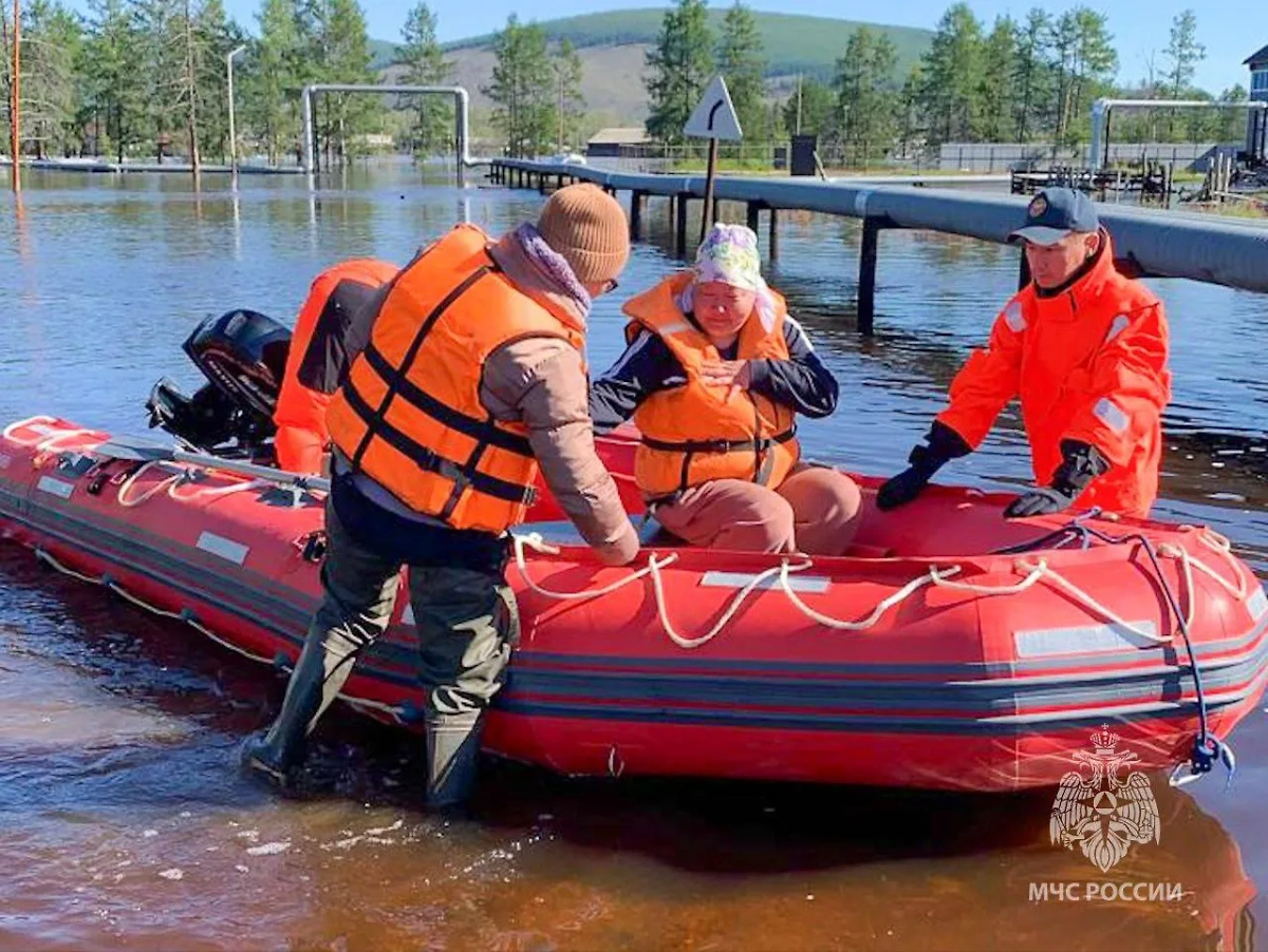 МЧС России работает в Якутии. Обложка © Пресс-служба МЧС России