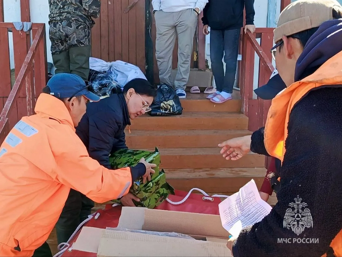 МЧС России работает в Якутии. Обложка © Пресс-служба МЧС России