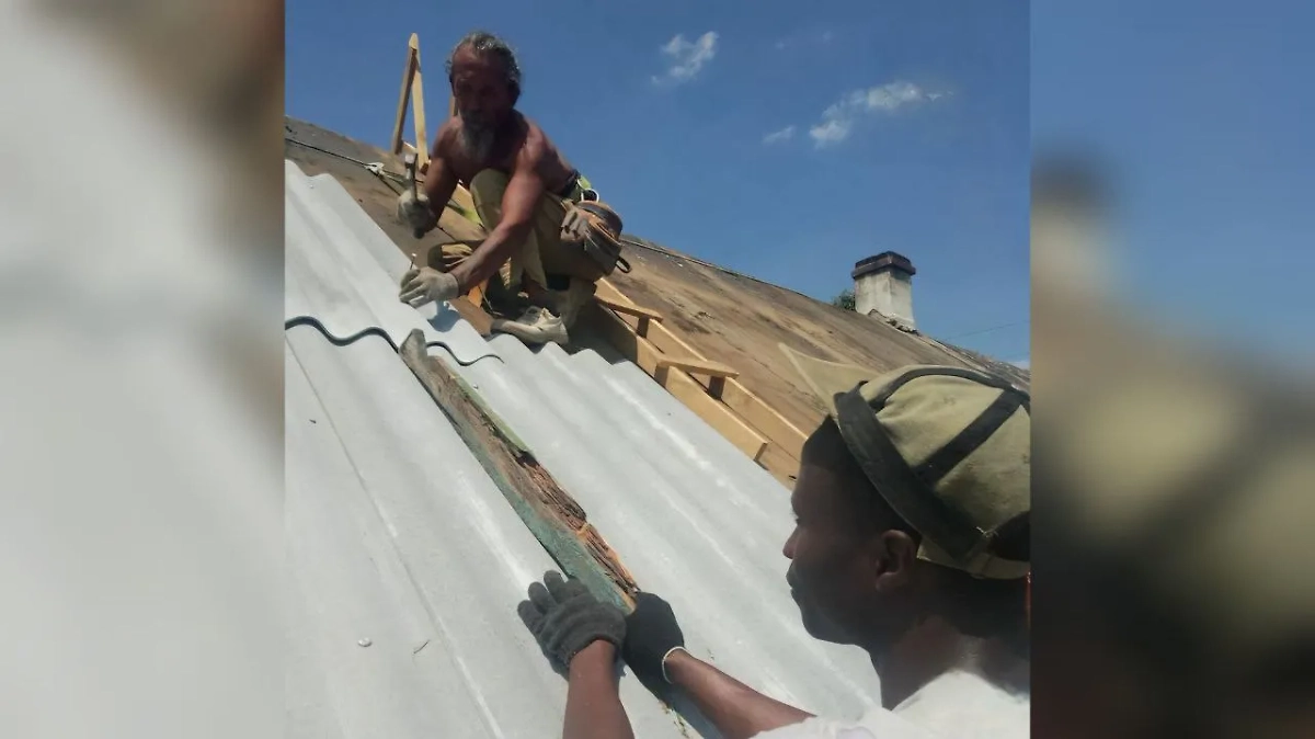 Африканский студент помогает восстанавливать Мариуполь. Фото © Telegram / Mash