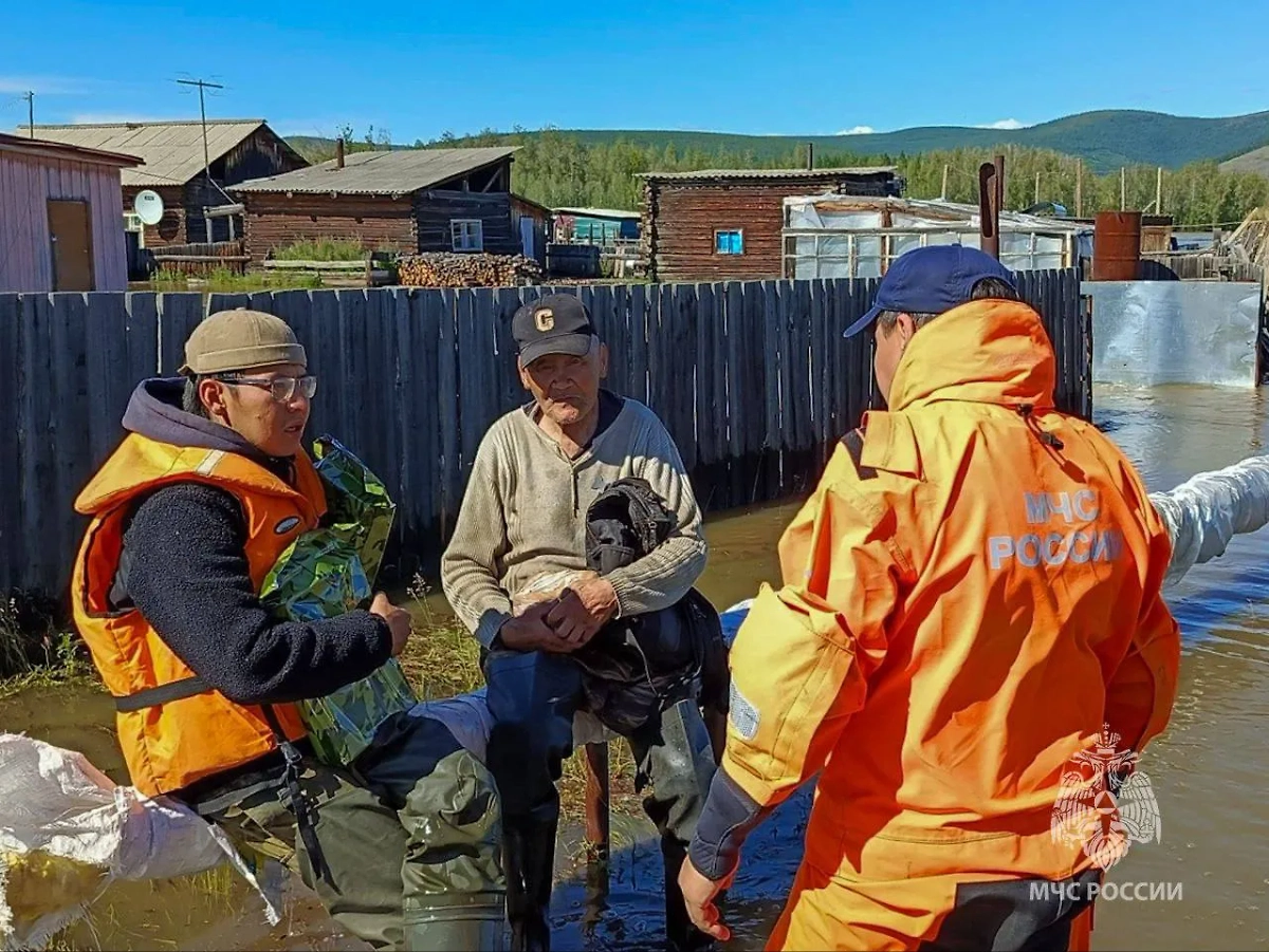 МЧС России работает в Якутии. Обложка © Пресс-служба МЧС России