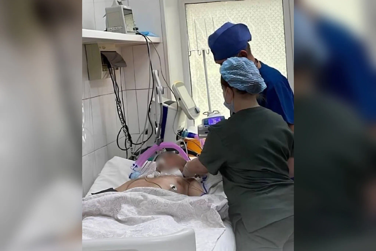 Пострадавший из-за укуса шершня в Приморье. Фото © Telegram / Amur Mash