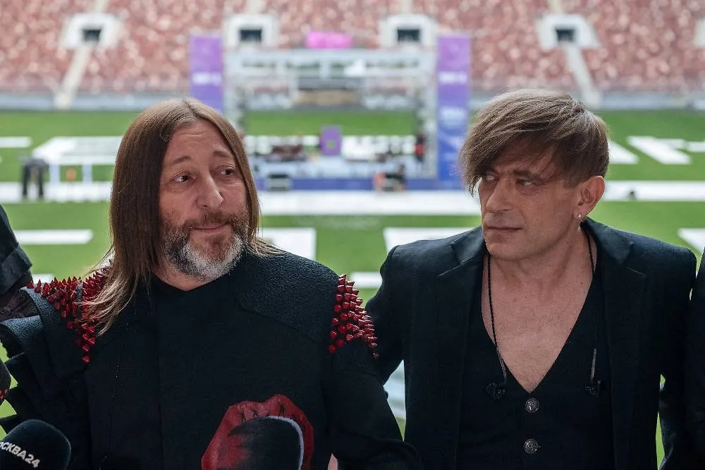 Участники группы «Би-2» Шура (Александр Уман) и Лева* (Игорь Бортник*) (слева направо). Обложка © ТАСС / Антон Белицкий