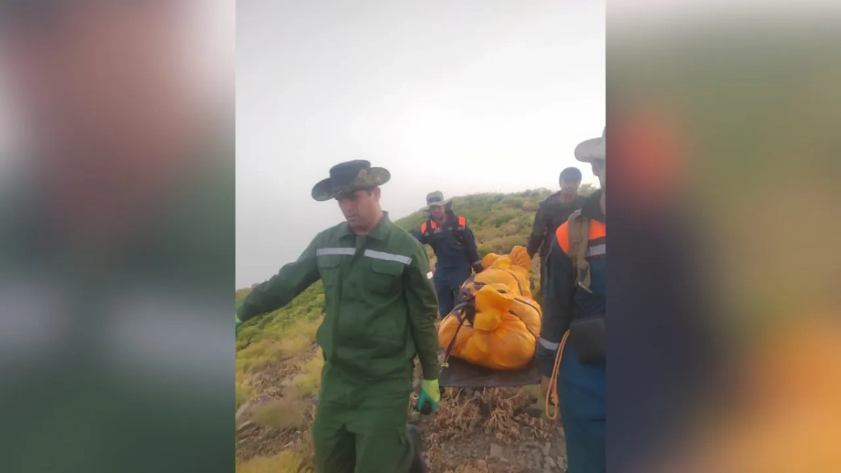 Российский турист погиб при падении параплана в горах Таджикистана. Обложка © kchs.tj