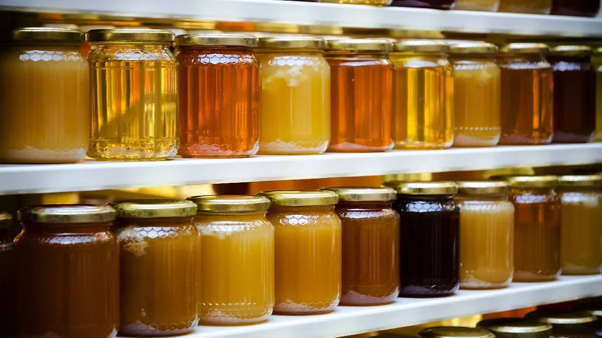 Несмотря на вайбы пчеловодского праздника, на Зосиму Пасечника нельзя угощать мёдом. Фото © Shutterstock / FOTODOM / Alessandro Cristiano