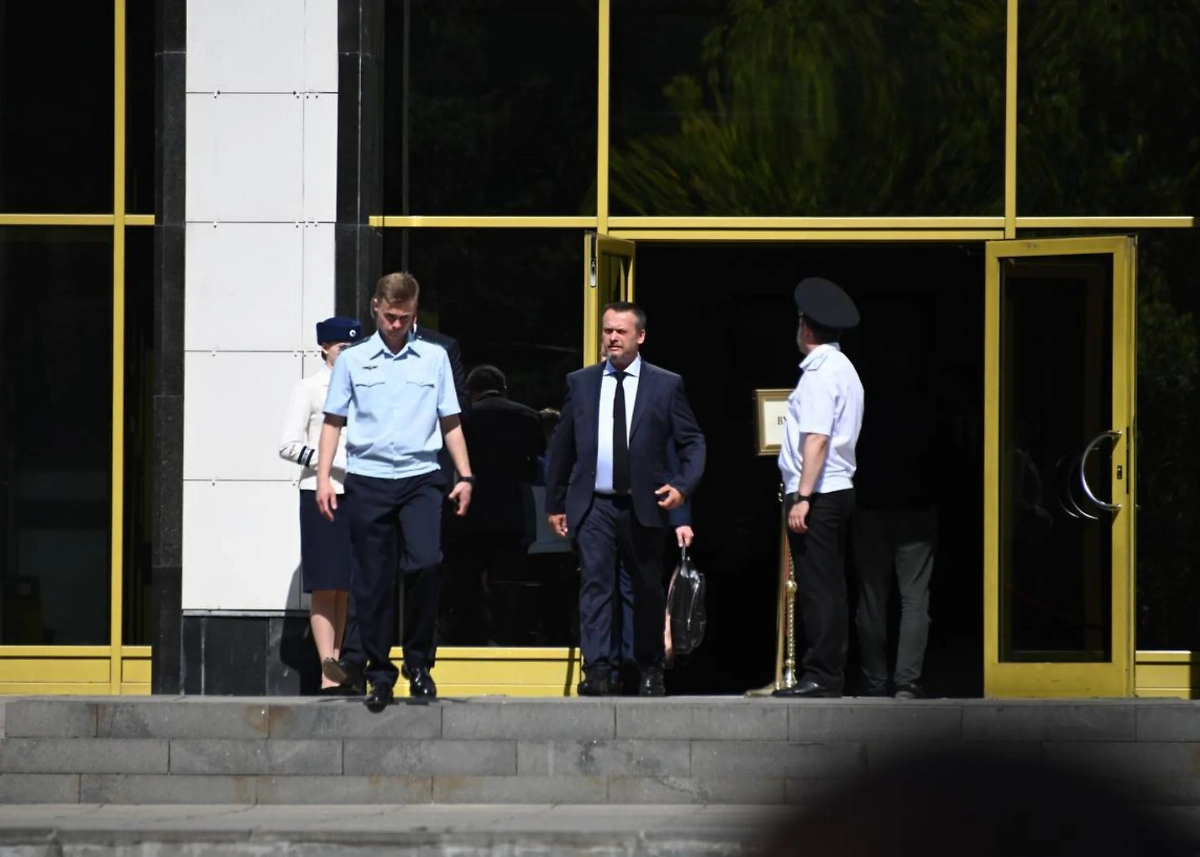 Закончилось прощание со Старовойтом в Москве. Фото © Life.ru