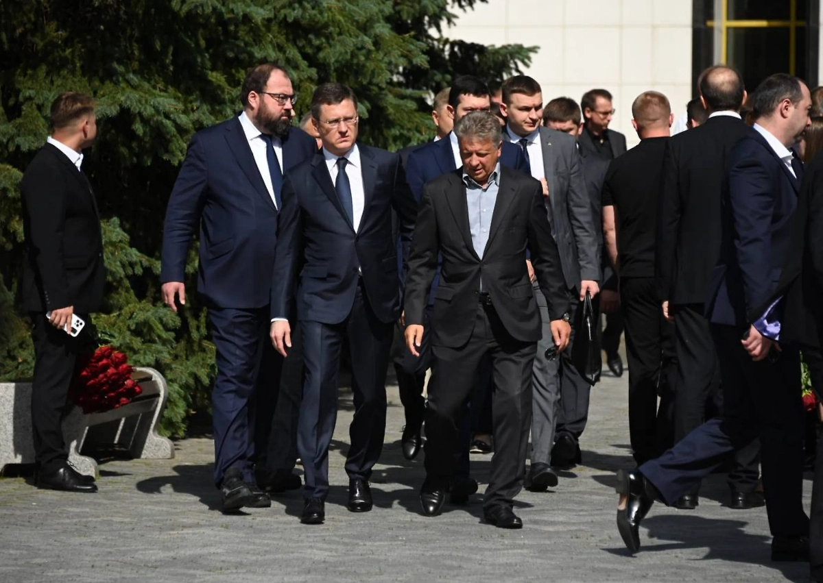 Закончилось прощание со Старовойтом в Москве. Фото © Life.ru