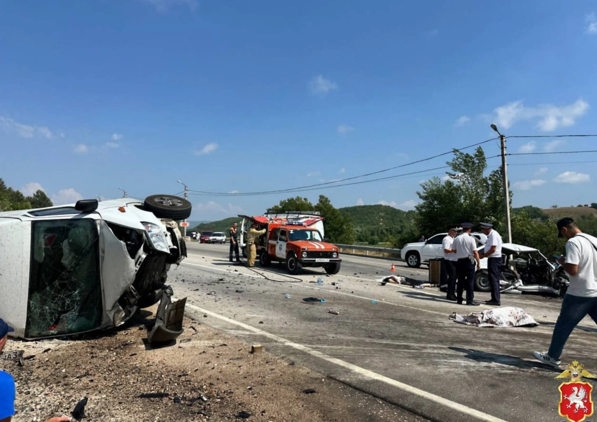 Последствия ДТП под Севастополем. Обложка © Telegram / Полиция Севастополя