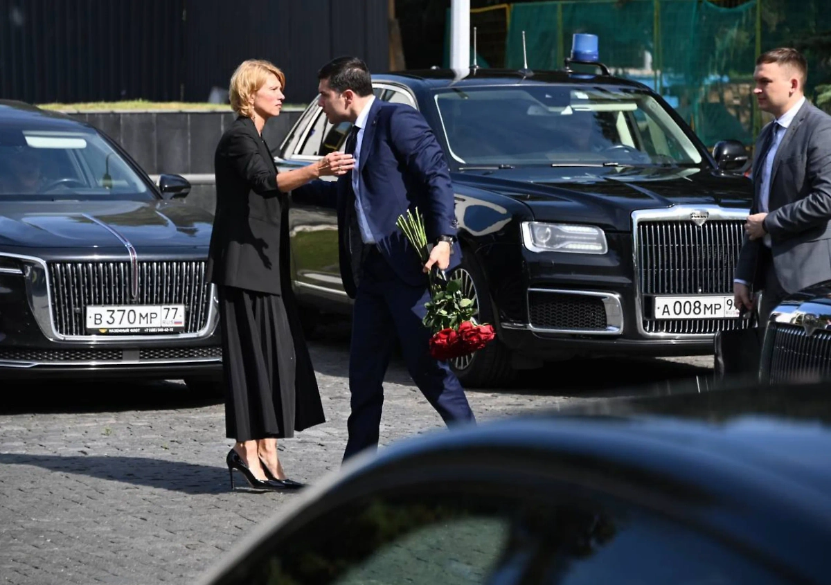 Закончилось прощание со Старовойтом в Москве. Фото © Life.ru